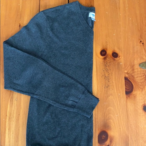 Old Navy V-Neck Casual Sweater - Picture 6 of 9